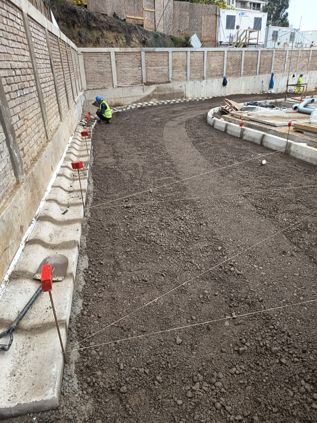 Preparación y replanteo del terreno antes de pavimentar